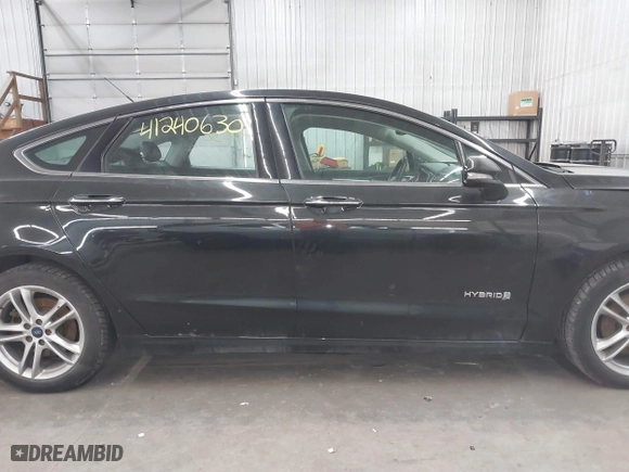 2015 Ford Fusion Titanium Hybrid with VIN 3FA6P0RU2FR309074, listed as a IAAI auction lot 41240630 with 172,025 mi miles. Bid and sale history available at carsss.com. Image 14.