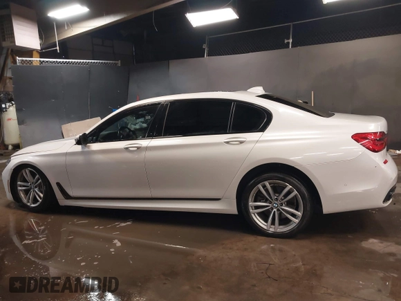 2019 BMW 7 Series 740i xDrive with VIN WBA7E4C59KGV70391, listed as a IAAI auction lot 41531991 with 70,017 mi miles and . Bid and sale history available at carsss.com. Image 14.