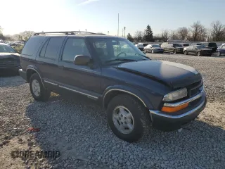 2000 Chevrolet Blazer LT z VIN 1GNDT13W9Y2135306, wystawiony jako Copart lot #47902155 z przebiegiem 152 008 mil mil oraz Szkoda całkowita • Salvage title. Historia ofert i sprzedaży dostępna na DreamBid. Obrazek 4.