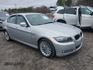 2011 BMW 3 Series 335d z VIN WBAPN7C53BA948404, wystawiony jako IAAI lot #41795393 z przebiegiem 215 582 mil mil oraz . Historia ofert i sprzedaży dostępna na DreamBid. Obrazek 1.