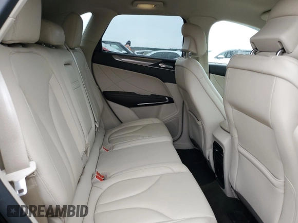 2019 Lincoln MKC Standard with VIN 5LMCJ1D98KUL37318, listed as a Copart auction lot 81398564 with 35,929 mi miles and Salvage Title. Bid and sale history available at DreamBid. Image 11.