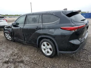 2022 Toyota Highlander LE z VIN 5TDBZRBH2NS181130, wystawiony jako Copart lot #51439145 z przebiegiem 80 927 mil mil oraz Czysty tytuł • Clean title. Historia ofert i sprzedaży dostępna na DreamBid. Obrazek 2.