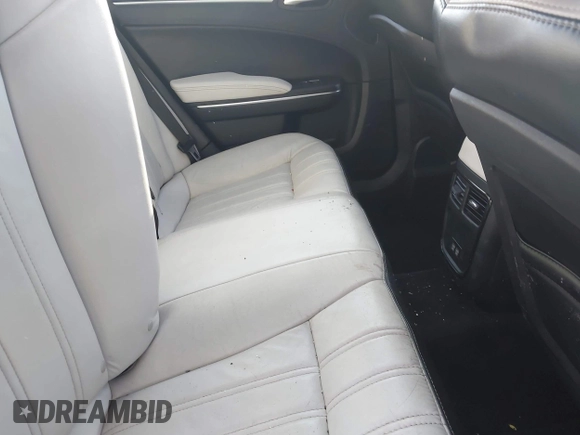 2017 Chrysler 300 S z VIN 2C3CCAGG8HH604064, wystawiony jako IAAI lot #42084697 z przebiegiem 101 699 mil mil oraz . Historia ofert i sprzedaży dostępna na DreamBid. Obrazek 8.