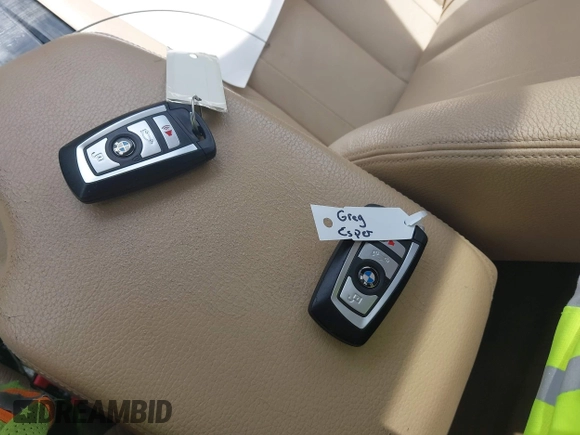 2013 BMW 3 Series 328i xDrive z VIN WBA3B5C58DF138817, wystawiony jako IAAI lot #42524531 z przebiegiem 120 552 mil mil oraz . Historia ofert i sprzedaży dostępna na DreamBid. Obrazek 11.