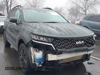 2022 Kia Sorento X-Line S z VIN 5XYRLDLC2NG161723, wystawiony jako IAAI lot #41565937 z przebiegiem 57 449 mil mil oraz . Historia ofert i sprzedaży dostępna na DreamBid. Obrazek 1.