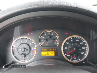 2008 Nissan Armada SE z VIN 5N1BA08D48N609079, wystawiony jako IAAI lot #42279932 z przebiegiem 162 921 mil mil oraz . Historia ofert i sprzedaży dostępna na DreamBid. Obrazek 7.