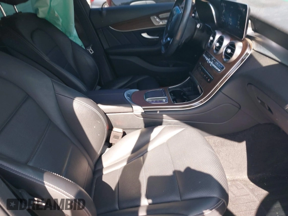 2021 Mercedes-Benz GLC 300 z VIN W1N0G8EBXMF995869, wystawiony jako IAAI lot #42072633 z przebiegiem 68 332 mil mil oraz . Historia ofert i sprzedaży dostępna na DreamBid. Obrazek 5.