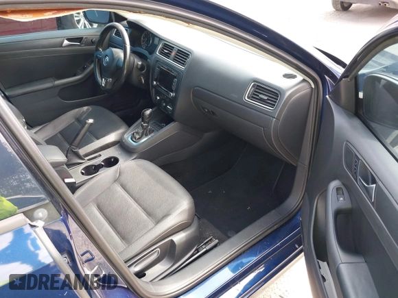 2012 Volkswagen Jetta SE с VIN 3VWDP7AJ1CM407112, выставлен на аукционе IAAI как лот 42409740 с пробегом 239 701 миль миль и . История ставок и продаж доступна на DreamBid. Изображение 5.