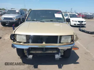 1998 Nissan Frontier XE z VIN 1N6DD26S3WC335378, wystawiony jako IAAI lot #42384698 z przebiegiem 180 306 mil mil oraz . Historia ofert i sprzedaży dostępna na DreamBid. Obrazek 6.