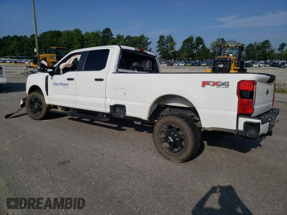 2023 Ford F-250 XL z VIN 1FT8W2BA9PEC15747, wystawiony jako Copart lot #65124184 z przebiegiem 39 939 mil mil oraz Szkoda całkowita • Salvage title. Historia ofert i sprzedaży dostępna na DreamBid. Obrazek 2.