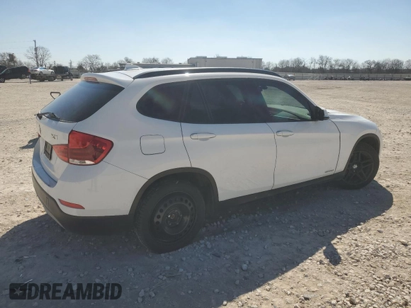 2015 BMW X1 sDrive28i with VIN WBAVM1C51FV316118, listed as a Copart auction lot 46663445 with 117,361 mi miles and Clean Title. Bid and sale history available at carsss.com. Image 3.