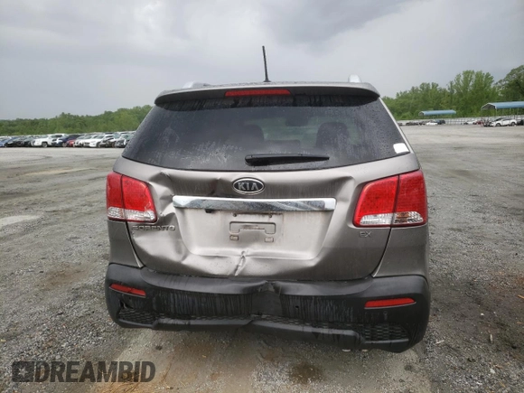 2012 Kia Sorento EX z VIN 5XYKU4A68CG209833, wystawiony jako Copart lot #53942035 z przebiegiem 216 199 mil mil oraz Szkoda całkowita • Salvage title. Historia ofert i sprzedaży dostępna na DreamBid. Obrazek 6.