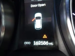 2016 Hyundai Santa Fe z VIN 5XYZUDLB3GG312687, wystawiony jako IAAI lot #42096854 z przebiegiem 162 586 mil mil oraz . Historia ofert i sprzedaży dostępna na DreamBid. Obrazek 16.