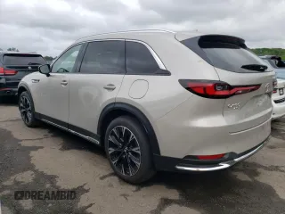 2025 Mazda CX-90 Premium Plus z VIN JM3KKEHA4S1208142, wystawiony jako Copart lot #56283165 z przebiegiem 1581 mil mil oraz Szkody całkowita. Historia ofert i sprzedaży dostępna na DreamBid. Obrazek 2.