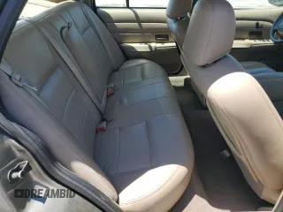 2003 Ford Crown Victoria LX z VIN 2FAFP74W43X123583, wystawiony jako Copart lot #57677555 z przebiegiem 185 336 mil mil oraz Szkoda całkowita • Salvage title. Historia ofert i sprzedaży dostępna na DreamBid. Obrazek 10.