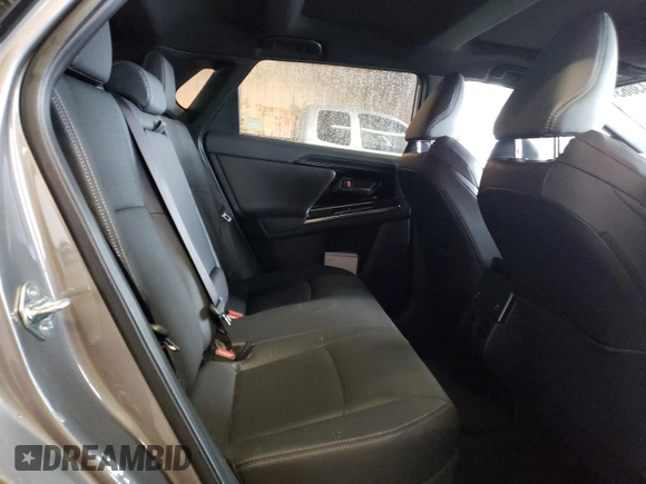 2023 Toyota bZ4X XLE z VIN JTMABACA4PA020538, wystawiony jako Copart lot #81643063 z przebiegiem 4 171 mil mil oraz . Historia ofert i sprzedaży dostępna na DreamBid. Obrazek 10.