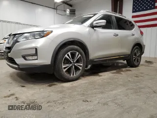 2017 Nissan Rogue SL z VIN JN8AT2MV9HW284920, wystawiony jako Copart lot #49767525 z przebiegiem 138 772 mil mil oraz Szkoda całkowita • Salvage title. Historia ofert i sprzedaży dostępna na DreamBid. Obrazek 1.