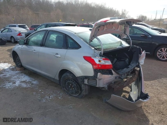 2012 Ford Focus SE with VIN 1FAHP3F21CL420948, listed as a IAAI auction lot 41271475 with 83,552 mi miles. Bid and sale history available at carsss.com. Image 3.