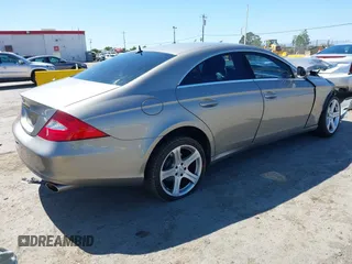 2006 Mercedes-Benz CLS 500 z VIN WDDDJ75X46A059753, wystawiony jako IAAI lot #42335719 z przebiegiem 113 962 mil mil oraz . Historia ofert i sprzedaży dostępna na DreamBid. Obrazek 4.