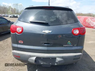2011 Chevrolet Traverse 1LT z VIN 1GNKRGED1BJ359820, wystawiony jako IAAI lot #42095000 z przebiegiem 80 117 mil mil oraz . Historia ofert i sprzedaży dostępna na DreamBid. Obrazek 16.