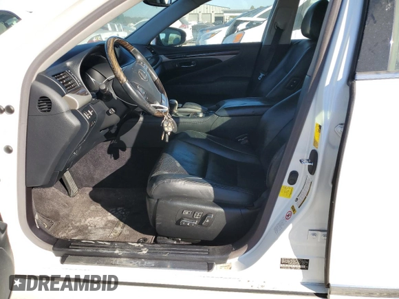 2013 Lexus LS 460 z VIN JTHBL5EF8D5123255, wystawiony jako Copart lot #76777644 z przebiegiem Nie podano mil oraz Szkoda całkowita • Salvage title. Historia ofert i sprzedaży dostępna na DreamBid. Obrazek 7.