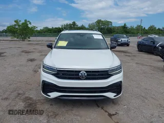 2022 Volkswagen Tiguan SE R-Line Black z VIN 3VVCB7AX8NM105497, wystawiony jako IAAI lot #42506294 z przebiegiem 29 821 mil mil oraz . Historia ofert i sprzedaży dostępna na DreamBid. Obrazek 13.