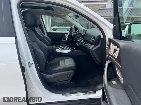 2024 Mercedes-Benz GLS 450 with VIN 4JGFF5KE4RB041758, listed as a Copart auction lot 51843395 with 48,245 mi miles and Clean title. Bid and sale history available at DreamBid. Image 5.