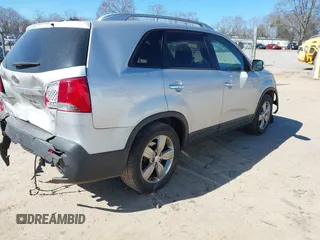 2013 Kia Sorento EX with VIN 5XYKU4A24DG390573, listed as a IAAI auction lot 41628998 with 137,145 mi miles and . Bid and sale history available at carsss.com. Image 4.