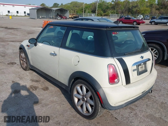 2006 MINI Hardtop with VIN WMWRC33596TK73174, listed as a IAAI auction lot 41848500 with 182,704 mi miles and . Bid and sale history available at DreamBid. Image 3.