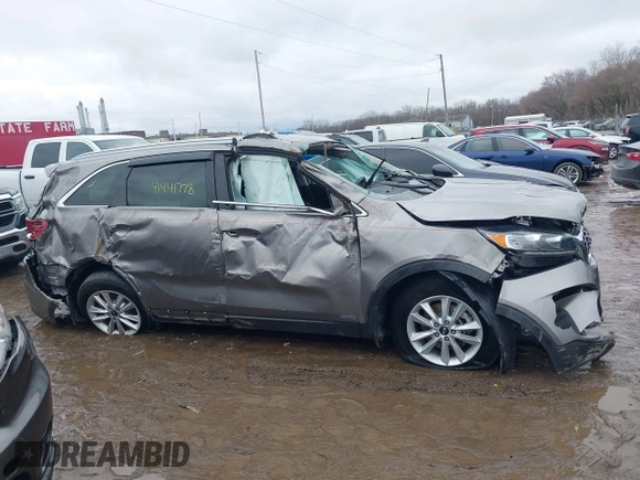 2019 Kia Sorento LX z VIN 5XYPGDA33KG537484, wystawiony jako IAAI lot #41441778 z przebiegiem 99 170 mil mil oraz . Historia ofert i sprzedaży dostępna na DreamBid. Obrazek 13.