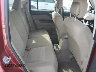 2015 Jeep Patriot Latitude z VIN 1C4NJRFB8FD207205, wystawiony jako Copart lot #58723655 z przebiegiem 181 649 mil mil oraz Szkoda całkowita • Salvage title. Historia ofert i sprzedaży dostępna na DreamBid. Obrazek 11.