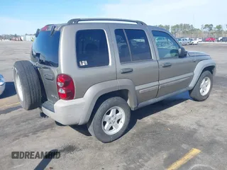 2007 Jeep Liberty Sport with VIN 1J4GL48K47W537636, listed as a IAAI auction lot 41740319 with 237,826 mi miles. Bid and sale history available at carsss.com. Image 4.