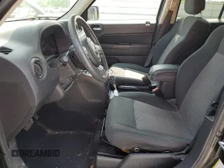 2012 Jeep Patriot Sport z VIN 1C4NJRBBXCD558957, wystawiony jako Copart lot #59686665 z przebiegiem 75 910 mil mil oraz Czysty tytuł • Clean title. Historia ofert i sprzedaży dostępna na DreamBid. Obrazek 7.