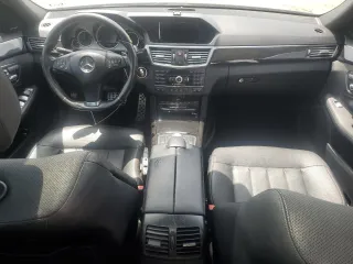 2010 Mercedes-Benz E 550 Luxury с VIN WDDHF7CB7AA225685, выставлен на аукционе Copart как лот 60713225 с пробегом 176 210 миль миль и Списание • Salvage title. История ставок и продаж доступна на DreamBid. Изображение 8.