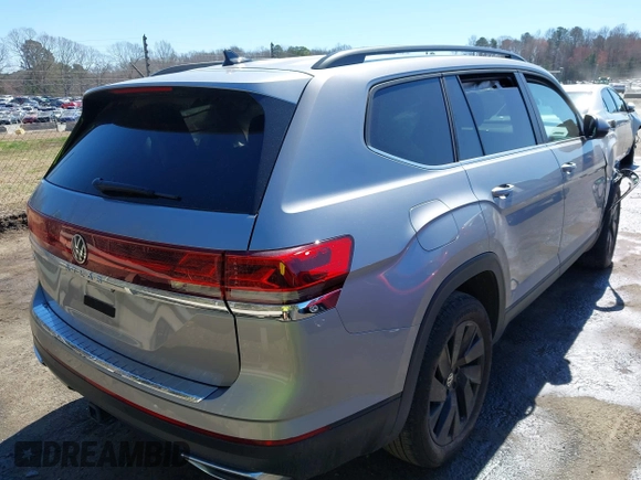 2024 Volkswagen Atlas SE with VIN 1V2JR2CA2RC518633, listed as a IAAI auction lot 41773560 with 22,386 mi miles and . Bid and sale history available at DreamBid. Image 4.