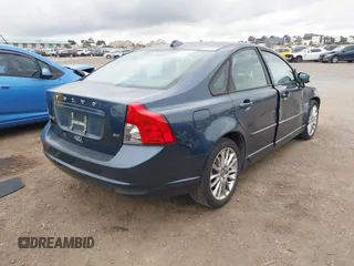 2009 Volvo S40 2.4L с VIN YV1MS382292445158, выставлен на аукционе IAAI как лот 42032933 с пробегом 129 025 миль миль и . История ставок и продаж доступна на DreamBid. Изображение 4.