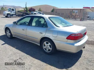 1998 Honda Accord EX z VIN 1HGCG6671WA162496, wystawiony jako IAAI lot #42202848 z przebiegiem 192 894 mil mil oraz . Historia ofert i sprzedaży dostępna na DreamBid. Obrazek 3.