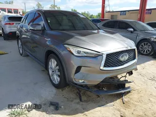 2019 Infiniti QX50 Essential z VIN 3PCAJ5M14KF107297, wystawiony jako IAAI lot #42279368 z przebiegiem 93 168 mil mil oraz . Historia ofert i sprzedaży dostępna na DreamBid. Obrazek 1.