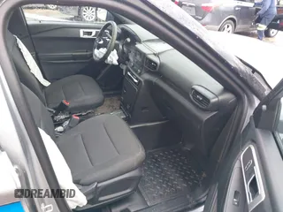2023 Ford Police Interceptor Utility z VIN 1FM5K8AB3PGA35241, wystawiony jako IAAI lot #41505013 z przebiegiem 13 136 mil mil oraz . Historia ofert i sprzedaży dostępna na DreamBid. Obrazek 5.