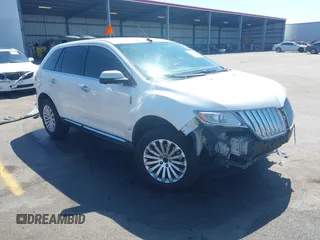 2012 Lincoln MKX z VIN 2LMDJ6JK6CBL18404, wystawiony jako IAAI lot #41988025 z przebiegiem 164 217 mil mil oraz . Historia ofert i sprzedaży dostępna na DreamBid. Obrazek 1.