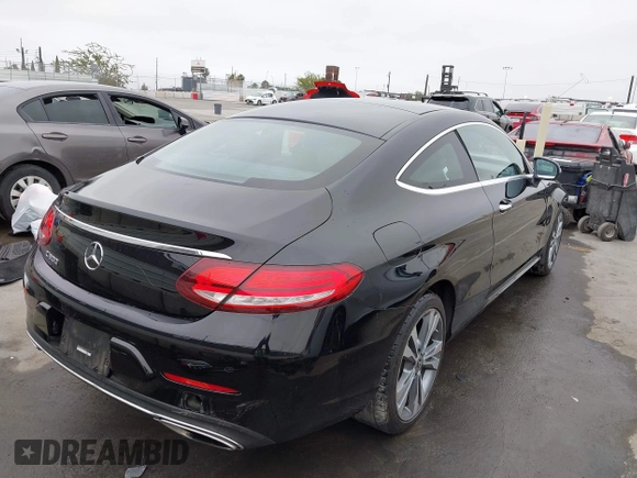 2019 Mercedes-Benz C 300 z VIN WDDWJ8DB6KF875249, wystawiony jako IAAI lot #42454994 z przebiegiem 51 013 mil mil oraz . Historia ofert i sprzedaży dostępna na DreamBid. Obrazek 4.