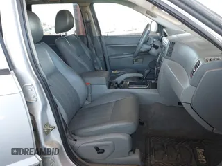 2005 Jeep Grand Cherokee Laredo z VIN 1J4HS48N65C563266, wystawiony jako IAAI lot #42784524 z przebiegiem 156 702 mil mil oraz . Historia ofert i sprzedaży dostępna na DreamBid. Obrazek 5.