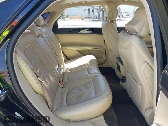 2015 Lincoln MKZ Hybrid z VIN 3LN6L2LU2FR614175, wystawiony jako IAAI lot #42381184 z przebiegiem 221 943 mil mil oraz . Historia ofert i sprzedaży dostępna na DreamBid. Obrazek 8.