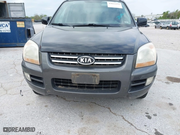 2007 Kia Sportage LX with VIN KNDJE723077397667, listed as a IAAI auction lot 42011122 with 218,744 mi miles. Bid and sale history available at carsss.com. Image 6.