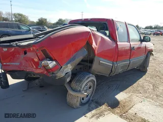 2000 Chevrolet Silverado 1500 LS with VIN 2GCEC19T1Y1147072, listed as a IAAI auction lot 41387790 with 207,587 mi miles. Bid and sale history available at carsss.com. Image 4.