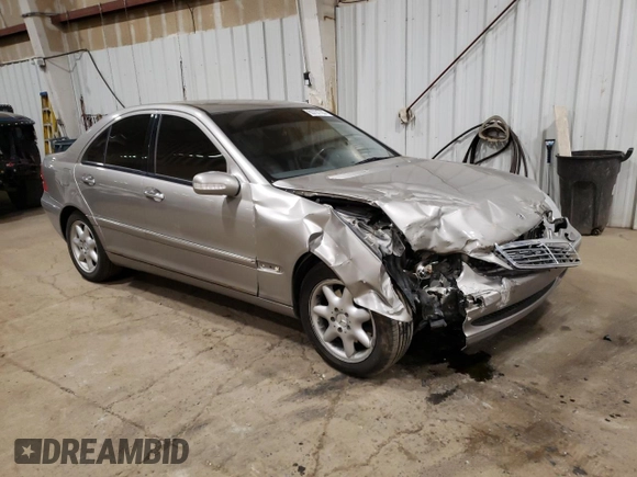 2003 Mercedes-Benz C 240 z VIN WDBRF81J63F356884, wystawiony jako Copart lot #63701705 z przebiegiem 104 856 mil mil oraz Szkoda całkowita • Salvage title. Historia ofert i sprzedaży dostępna na DreamBid. Obrazek 4.