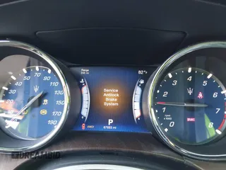 2015 Maserati Quattroporte S Q4 z VIN ZAM56RRAXF1131519, wystawiony jako IAAI lot #42313852 z przebiegiem 67 693 mil mil oraz . Historia ofert i sprzedaży dostępna na DreamBid. Obrazek 7.
