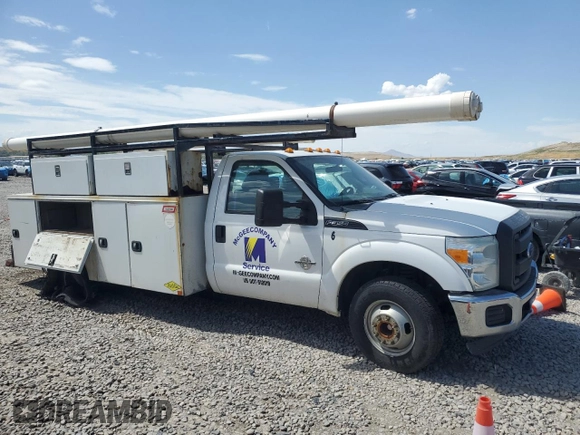 2015 Ford F-350 XL with VIN 1FDRF3GT3FEC27665, listed as a Copart auction lot 63334995 with 181,562 mi miles and Clean title. Bid and sale history available at DreamBid. Image 4.