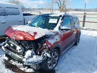 2020 Kia Soul LX with VIN KNDJ23AU0L7121625, listed as a IAAI auction lot 41282949 with 49,153 mi miles. Bid and sale history available at carsss.com. Image 2.