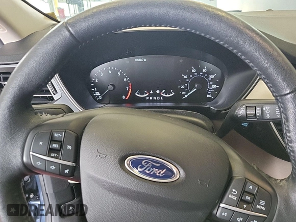 2020 Ford Escape SEL z VIN 1FMCU9H60LUB74495, wystawiony jako IAAI lot #42634880 z przebiegiem 39 530 mil mil oraz . Historia ofert i sprzedaży dostępna na DreamBid. Obrazek 3.